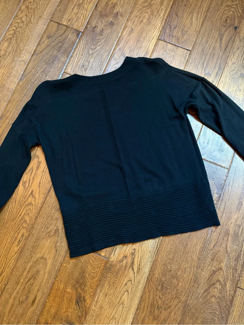 Cyrus Classic Black Crew-Neck Ribbed Hem Sweater